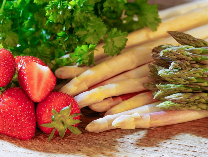 ? AUCH BEI UNS SPRIEßT DER SPARGEL ?